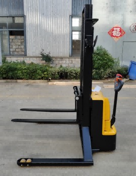 Electric Walkie Stacker 1.5 Ton 3m Lift Height with 24V Battery
