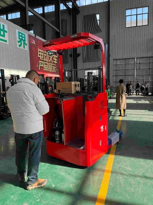 Kağıt rulolarına zarar verme Kağıt rulo yığıcı 1 ton / 2 ton elektrikli çatal yükleyici